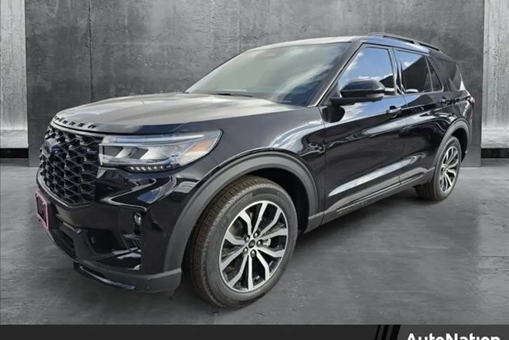 2025 Ford Explorer ST-Line photo 1