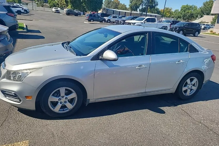 2015 Chevrolet Cruze photo 1