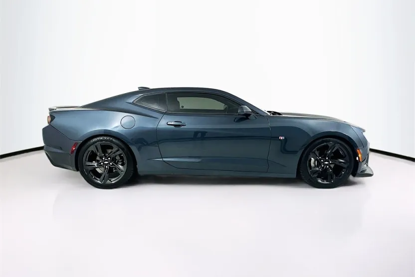 2019 Chevrolet Camaro 1LT photo 1