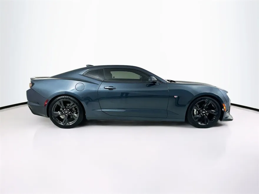 2019 Chevrolet Camaro 1LT photo 1