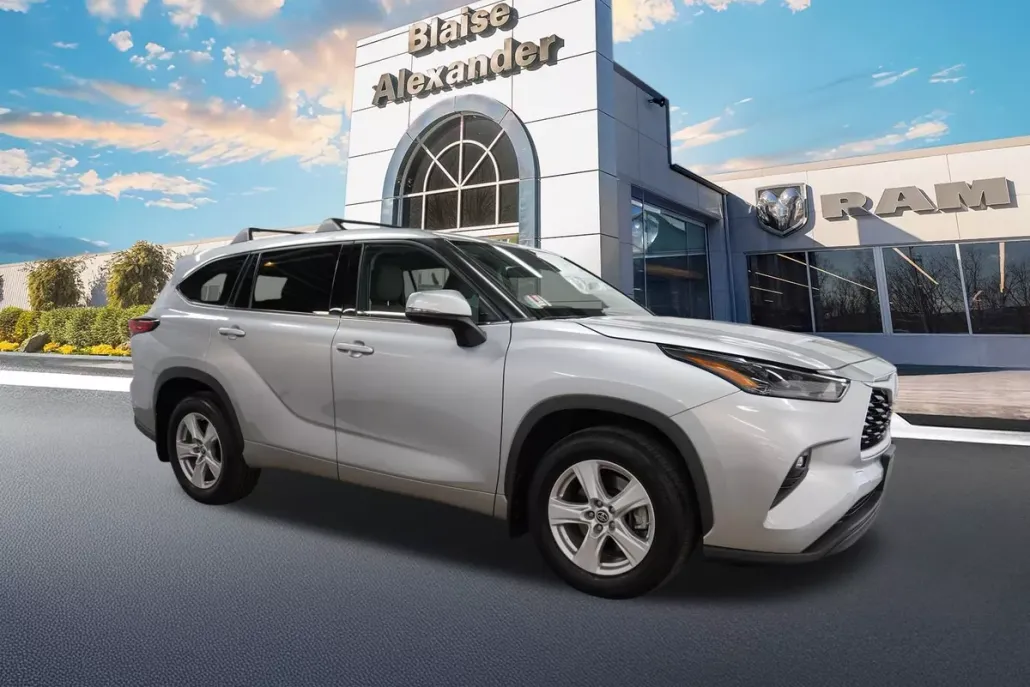 2022 Toyota Highlander LE SE photo 1