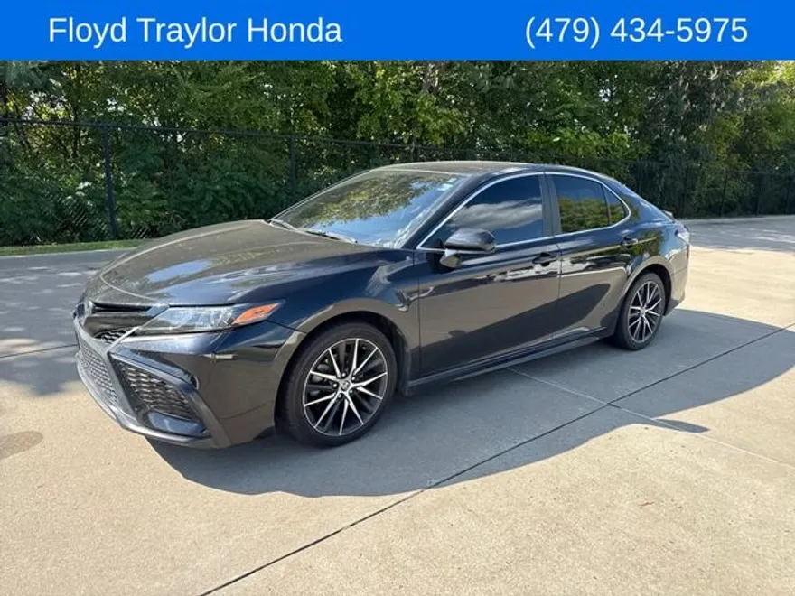 2021 Toyota Camry SE photo 1