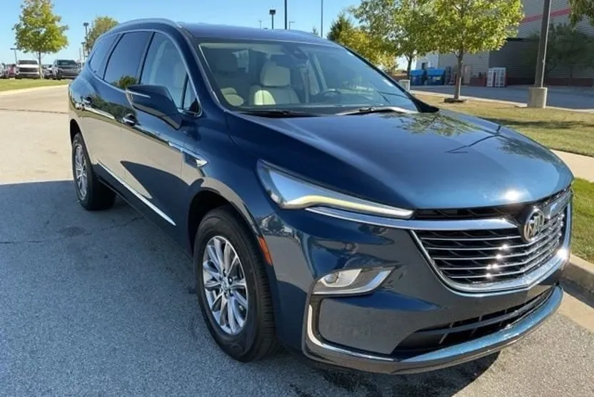 2023 Buick Enclave Essence photo 1