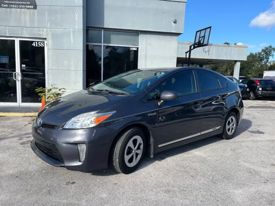 2014 Toyota Prius Five photo 1