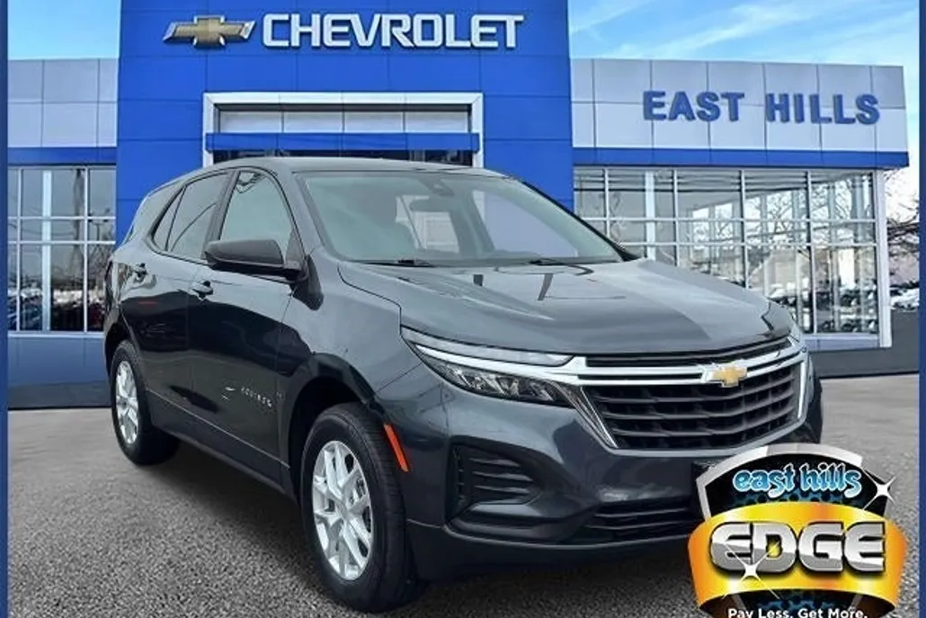 2022 Chevrolet Equinox LS photo 1