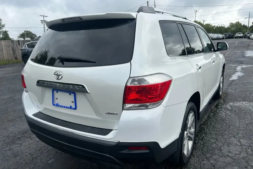 2013 Toyota Highlander Base Hybrid photo 1