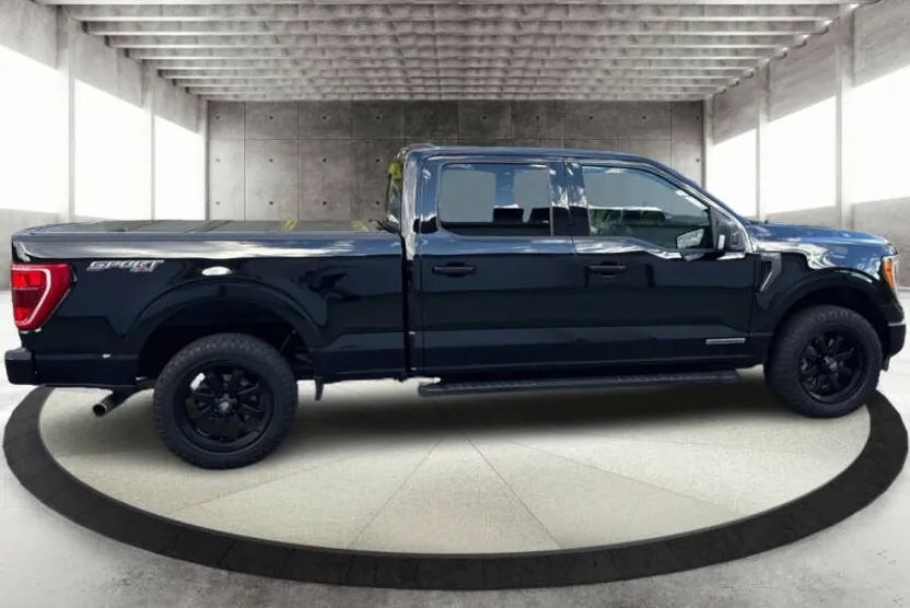 2023 Ford F-150 XLT photo 1