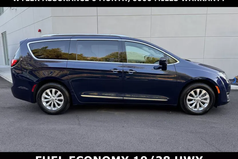 2018 Chrysler Pacifica Touring L photo 1