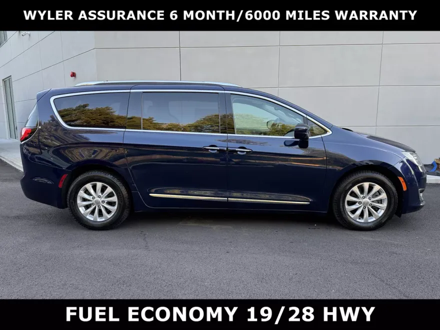 2018 Chrysler Pacifica Touring L photo 1