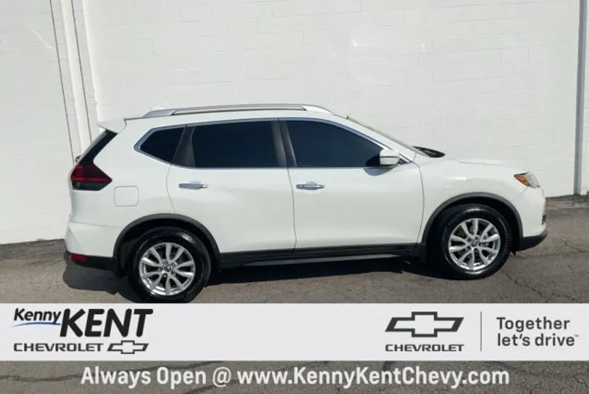 2020 Nissan Rogue SV photo 1
