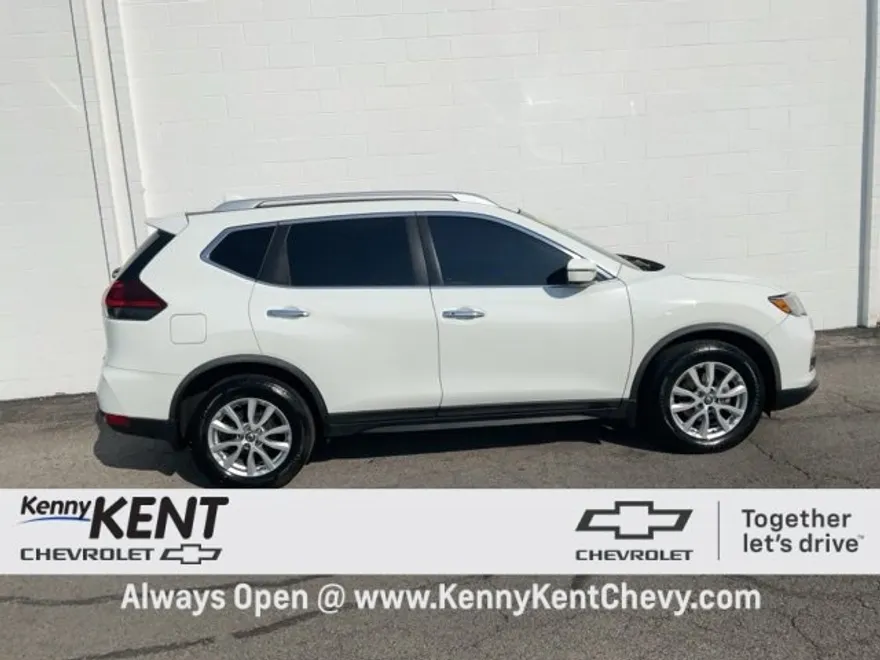 2020 Nissan Rogue SV photo 1