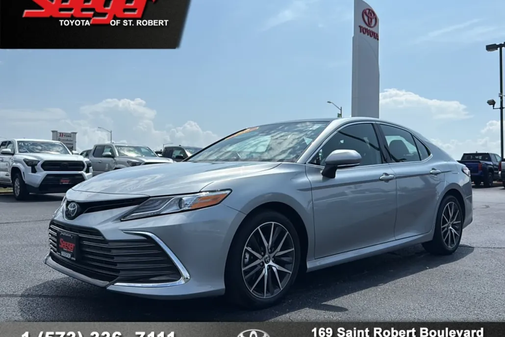 2023 Toyota Camry XLE photo 1