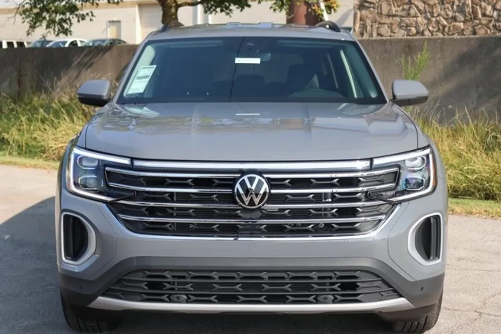 2026 Volkswagen Atlas SE Technology photo 1