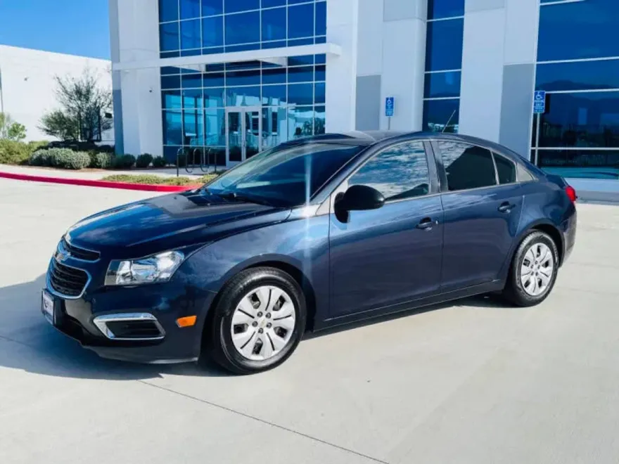 2015 Chevrolet Cruze LS photo 1