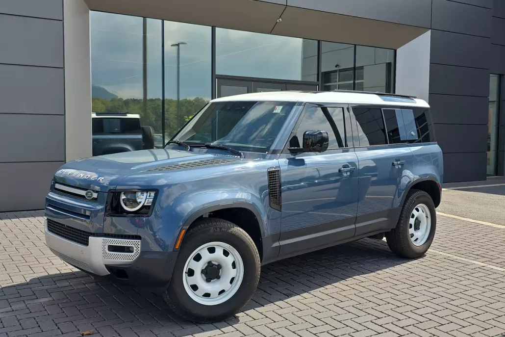 2023 Land Rover Defender 110 S photo 1