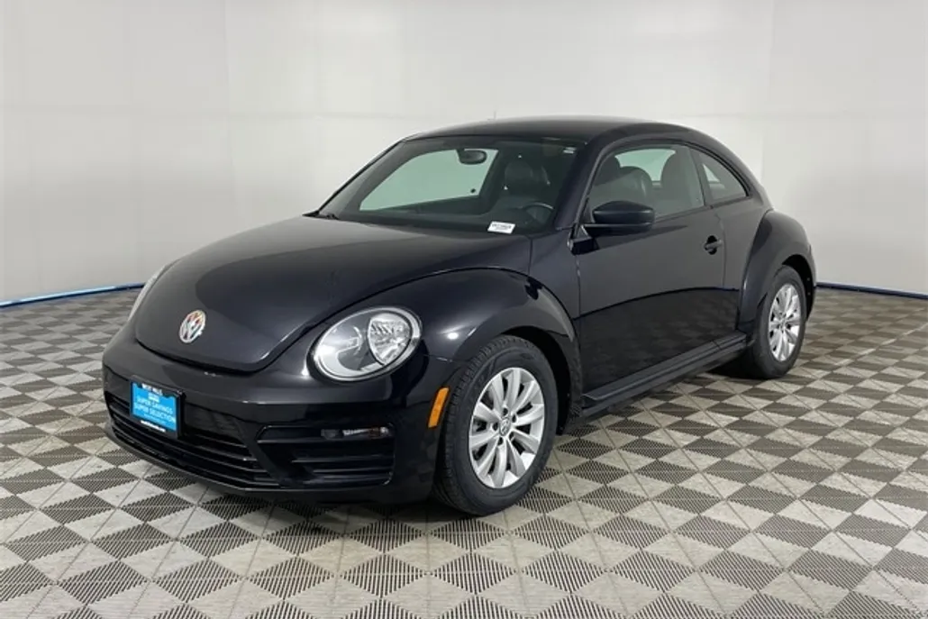 2018 Volkswagen Beetle S photo 1