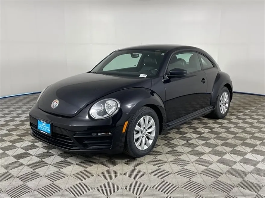 2018 Volkswagen Beetle S photo 1
