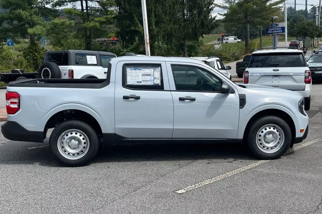 2025 Ford Maverick XL photo 1