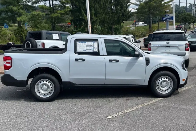 2025 Ford Maverick XL photo 1