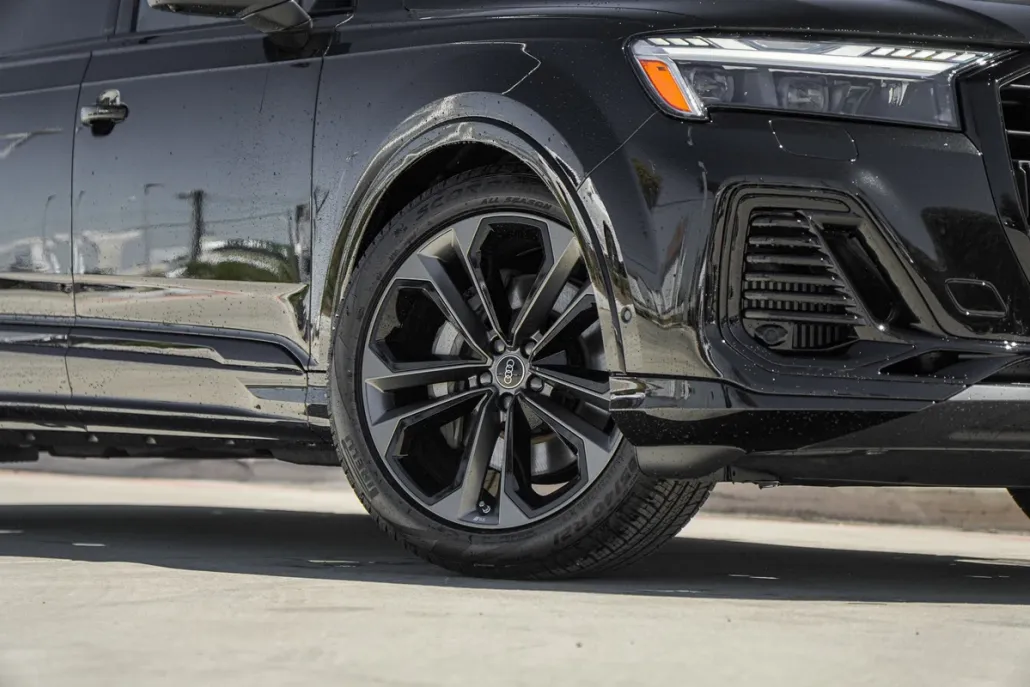 2025 Audi Q7 Prestige photo 1