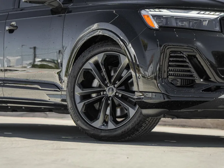 2025 Audi Q7 Prestige photo 1