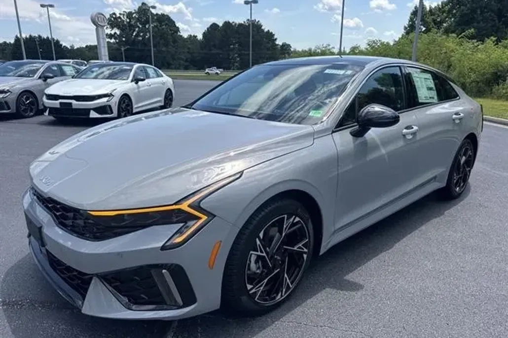 2025 Kia K5 GT-Line photo 1
