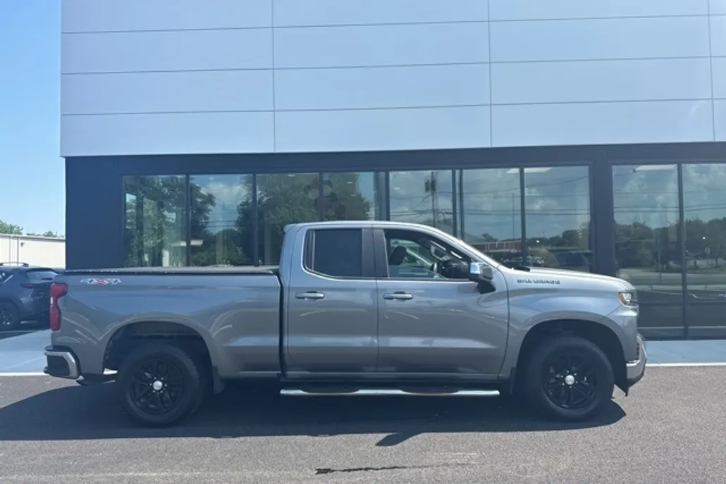 2020 Chevrolet Silverado 1500 LT photo 1