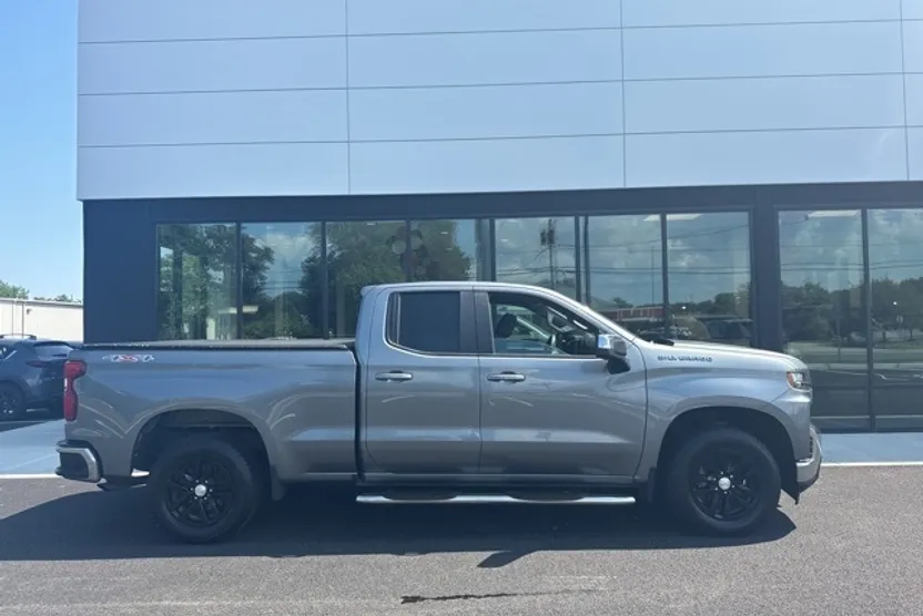 2020 Chevrolet Silverado 1500 LT photo 1
