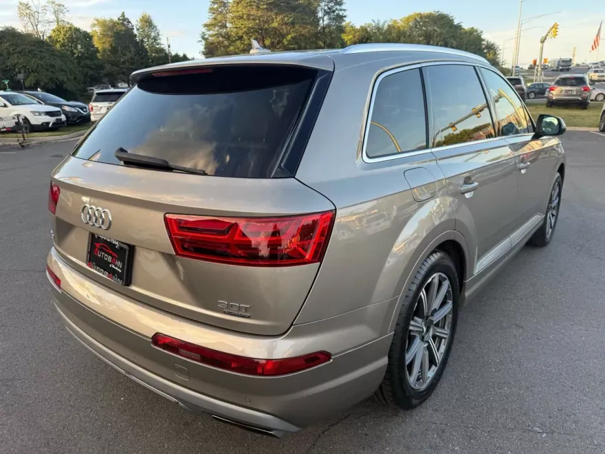 2017 Audi Q7 3.0T Premium Plus photo 1