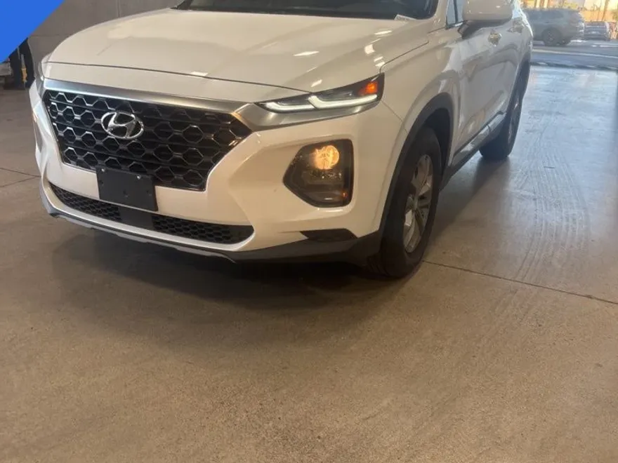 2020 Hyundai Santa Fe SE photo 1