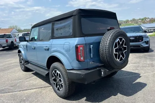 2025 Ford Bronco Outer Banks photo 3