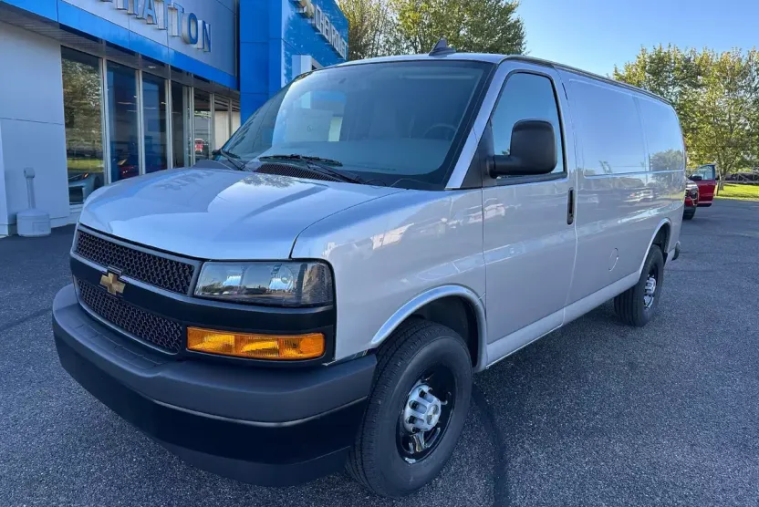 2025 Chevrolet Express Cargo 2500 Base photo 1