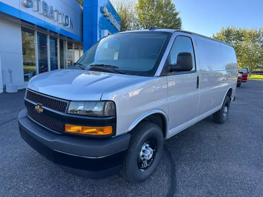 2025 Chevrolet Express Cargo 2500 Base photo 1