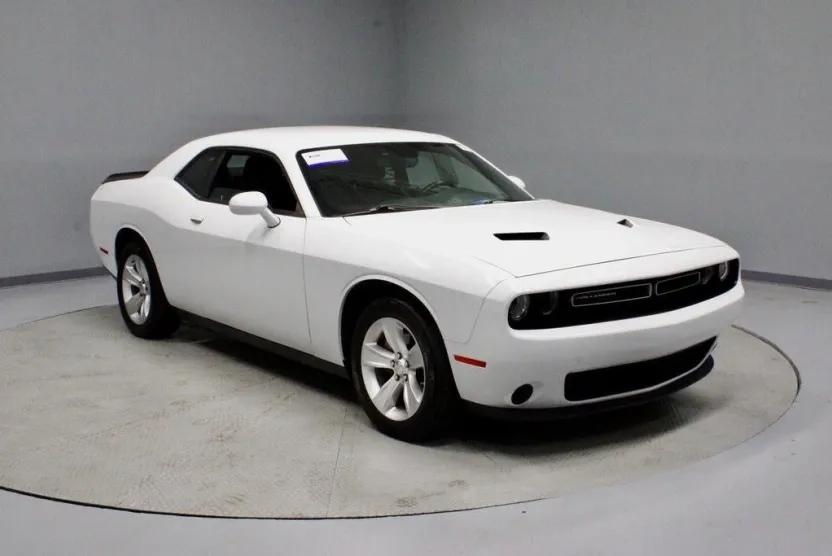 2023 Dodge Challenger SXT photo 1