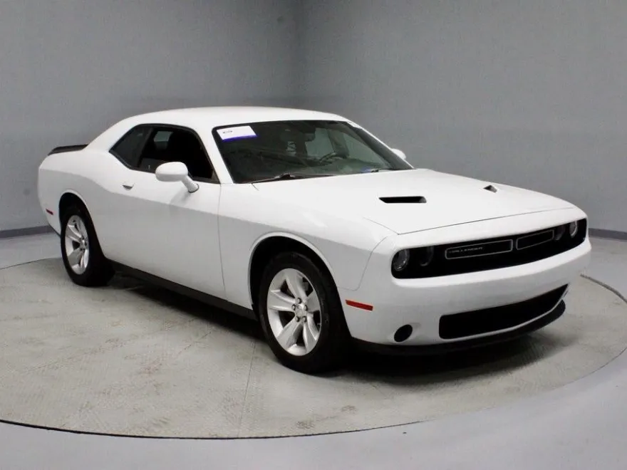 2023 Dodge Challenger SXT photo 1