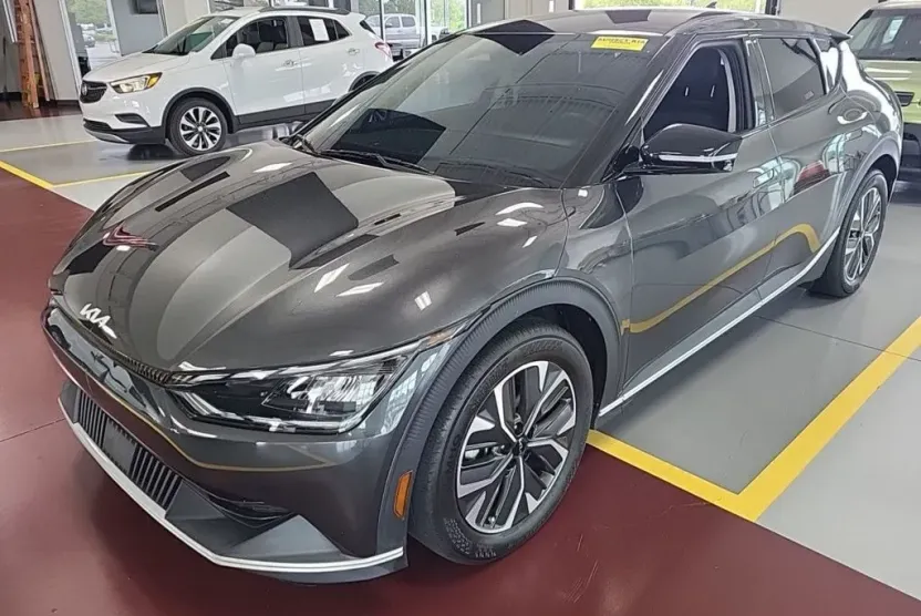 2022 Kia EV6 Light photo 1