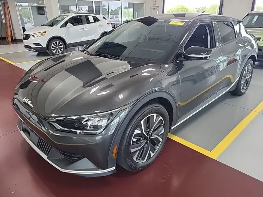 2022 Kia EV6 Light photo 1