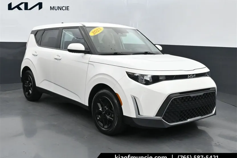 2023 Kia Soul LX photo 1