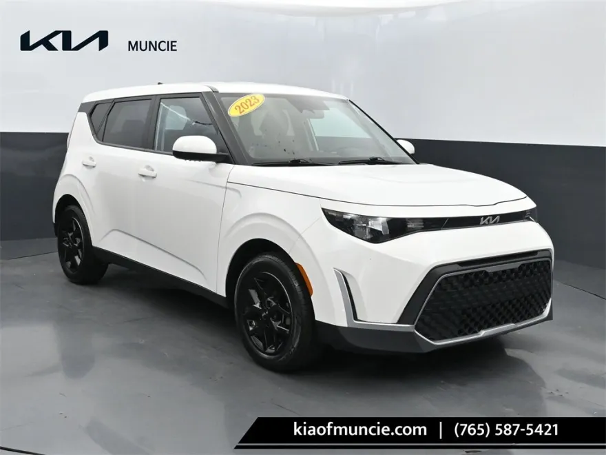 2023 Kia Soul LX photo 1