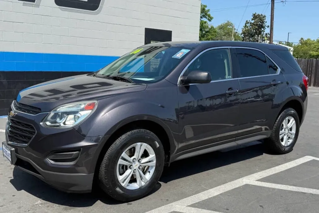 2016 Chevrolet Equinox LS photo 1