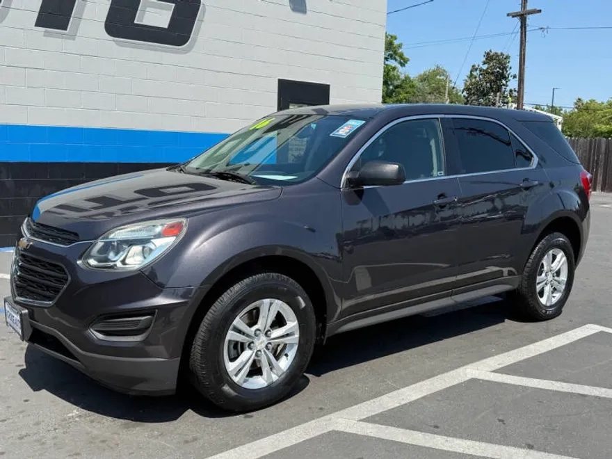2016 Chevrolet Equinox LS photo 1