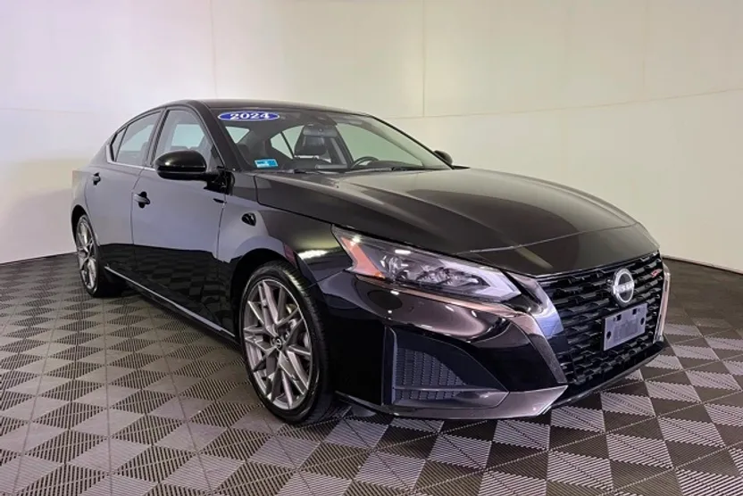 2024 Nissan Altima 2.5 SR photo 1