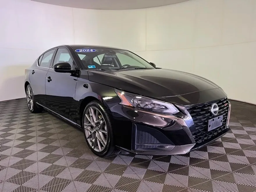 2024 Nissan Altima 2.5 SR photo 1