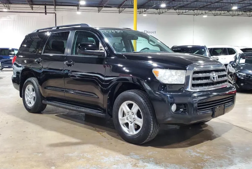 2016 Toyota Sequoia SR5 photo 1