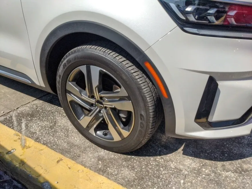2022 Kia Sorento Plug-In Hybrid SX photo 1