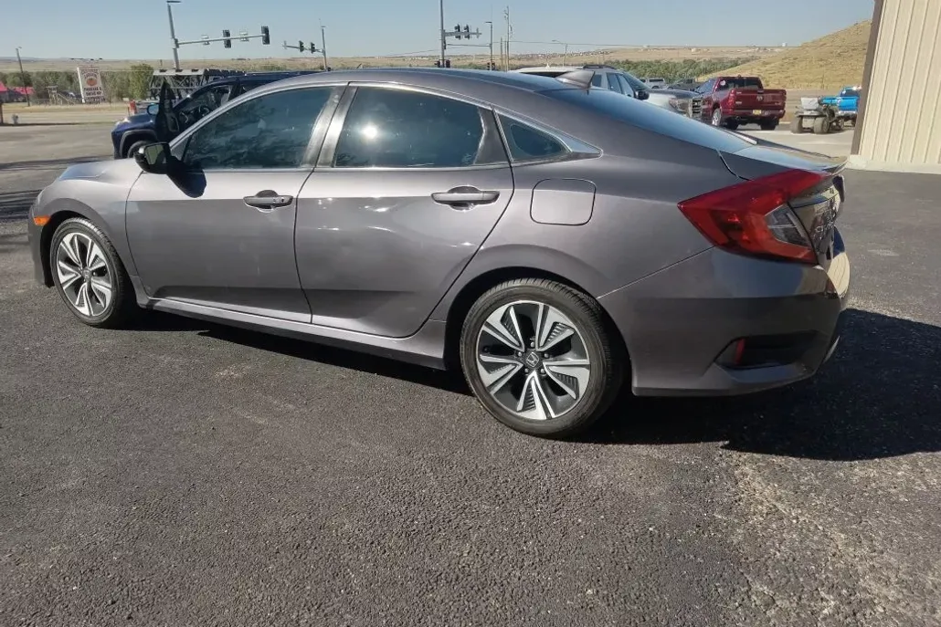 2018 Honda Civic EX-T photo 1