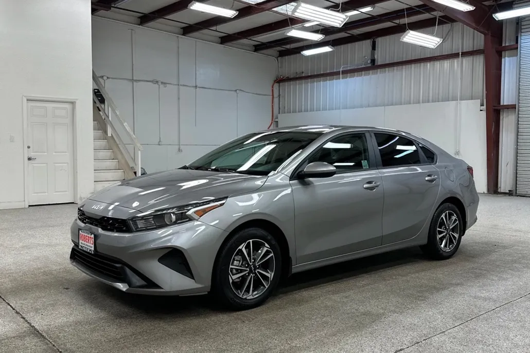 2024 Kia Forte GT-Line photo 1