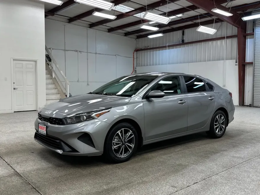 2024 Kia Forte GT-Line photo 1
