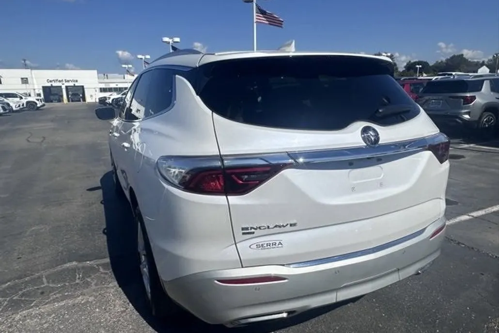 2023 Buick Enclave Essence photo 1