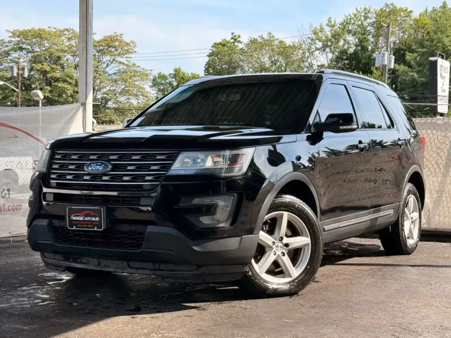 2016 Ford Explorer XLT Sport photo 1